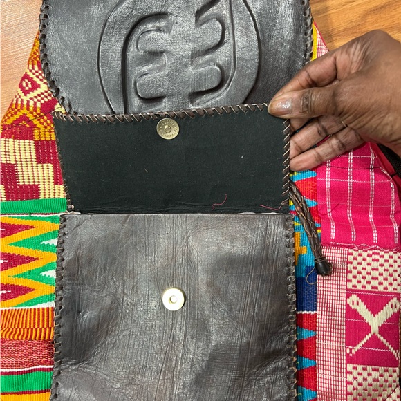 Authentic handmade Kente cloth backpack - Picture 5 of 8